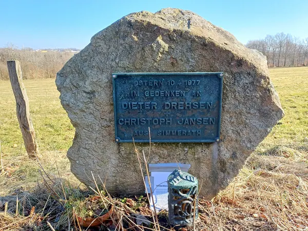 Gedenkstein an der Straße Schiffenborn zwischen Konzen und Mützenich.