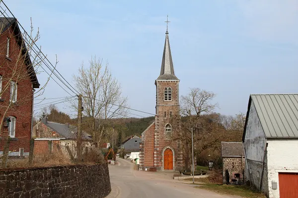 Grimbiémont (Belgique), rue de la Reine des Prés. - Le quartier de l'église Saint-Remacle (1872).