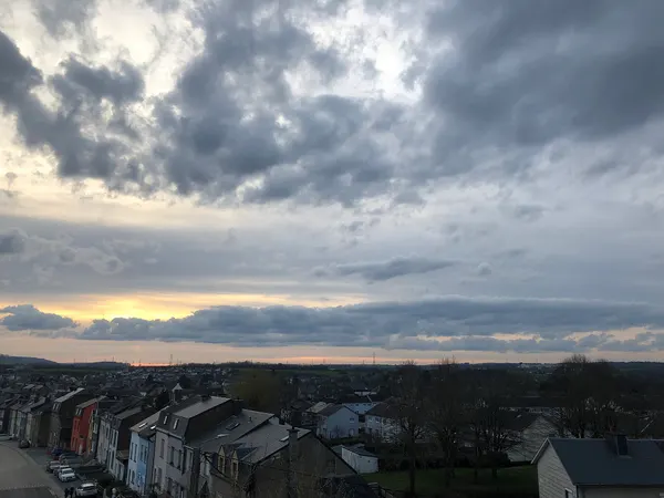 Vue d'Athus depuis le haut de la rue de la Montagne