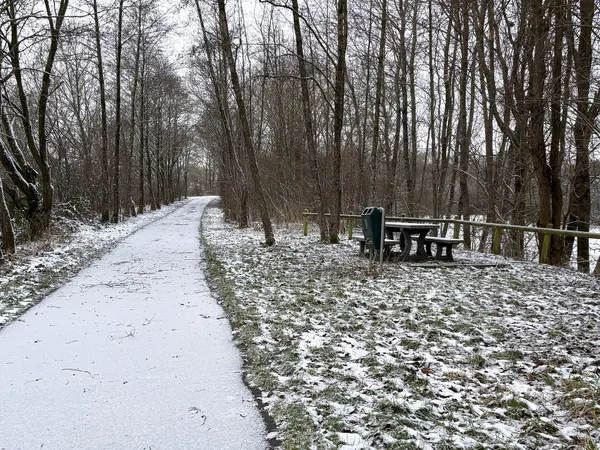 Picnic place on Ravel L164 near Benonchamps.
