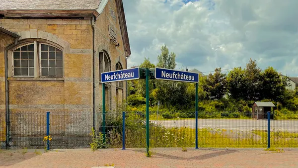 Station Neufchateau Naam