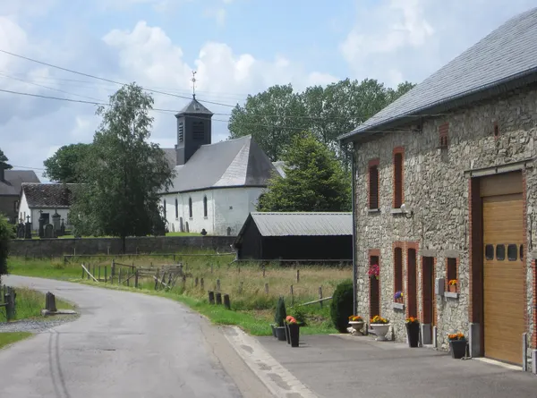Rondu (Belgique), quartier de l'église Saint-Etienne.