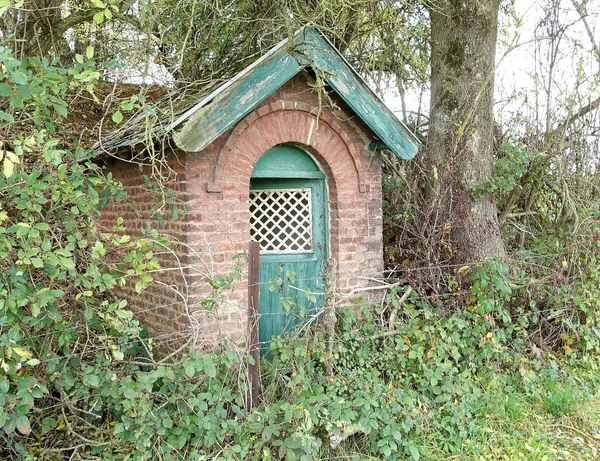 Kapel gewijd aan Sinte-Barbara, opgericht in 1900 ter vervanging van een oudere kapel uit 1708 die 400 m verder gelegen was en vervallen was.