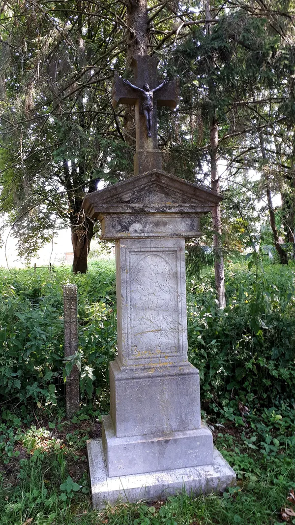 Wegekreuz am Uferweg des Groeterbachs in Walhorn.