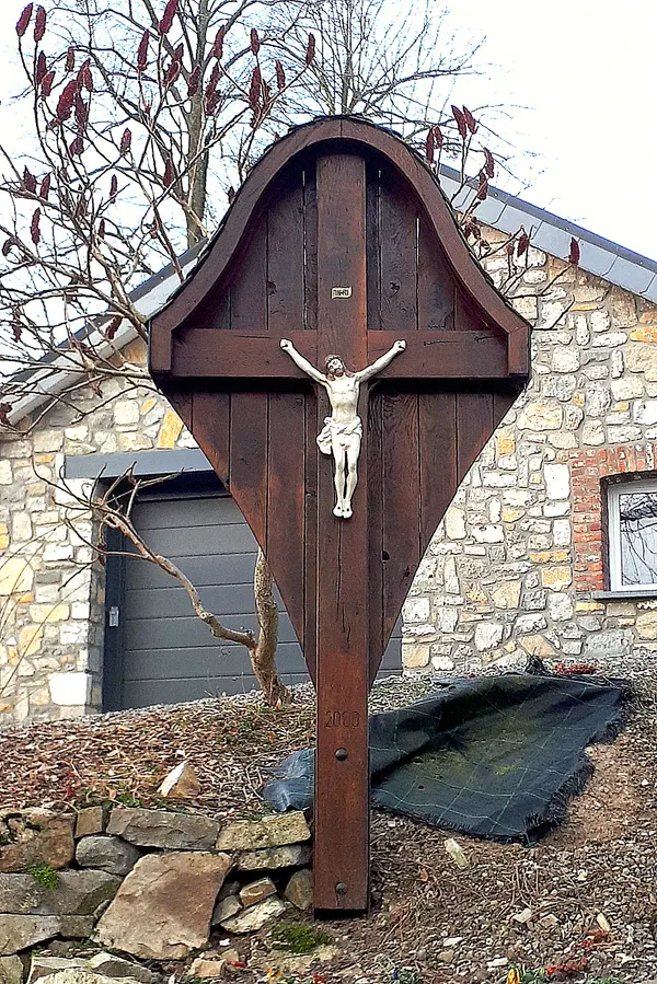 Wegekreuz im Hang der Bergstraße 17 in Lontzen