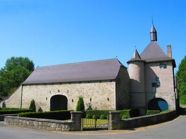 Mozet (Belgium), rue de Loyers, 3 - the Royer castle farm (XVIIth century).