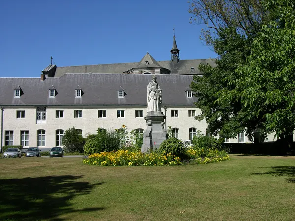 Hospice d'Harscamp et jardin (côté Meuse)