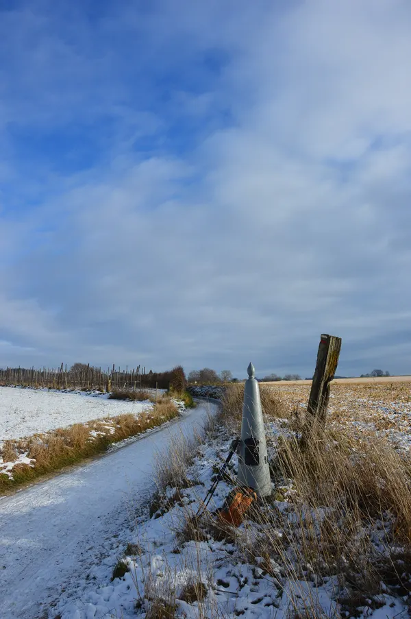 Border sign on Dutch-Belgian border south of Mesch, Limburg, the Netherlands.