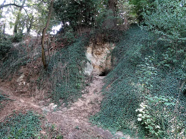 Ancienne carrière souterraine (de silex) en Bassenge