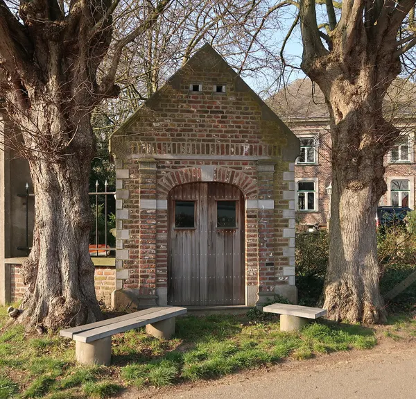 Sint-Annapel in Geistingen (Kinrooi) kapel in neotraditionele stijl gebouwd nadat de vorige kapel in 1972 gesloopt werd