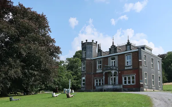 Château (manoir) de la Châtaigneraie à Ivoz-Ramet (Flémalle), Centre Wallon d’Art Contemporain