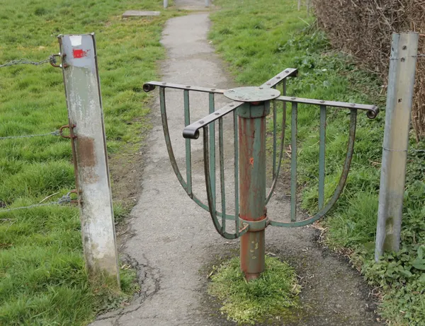 Raeren - Stiegel zwischen Driesch und Mühlenstraße , altes Drehkreuz aus Metall
