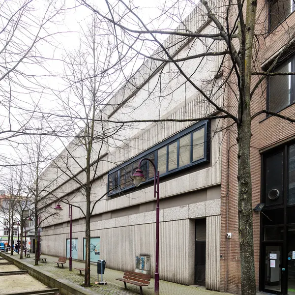 C&amp;A Verviers, Pont aux Lions 1. Le bâtiment est vide.