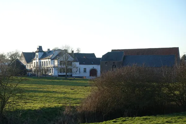Ancienne ferme Favart Grand-Hallet (Hannut) avec tourelle circulaire probablement du XVIIe siècle