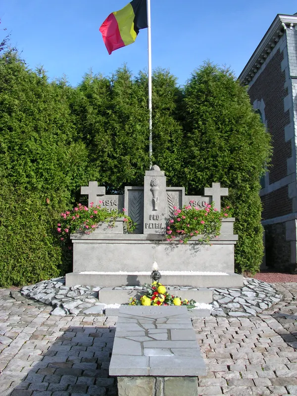 Homburg, Belgium: Monument to the victims of both world wars