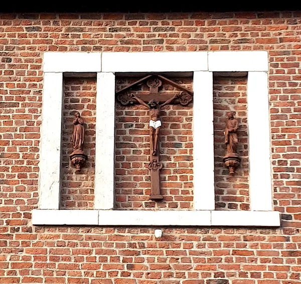 Wegekreuzanlage an der Hauswand der Kettenisser Straße 4 in Lontzen-Walhorn