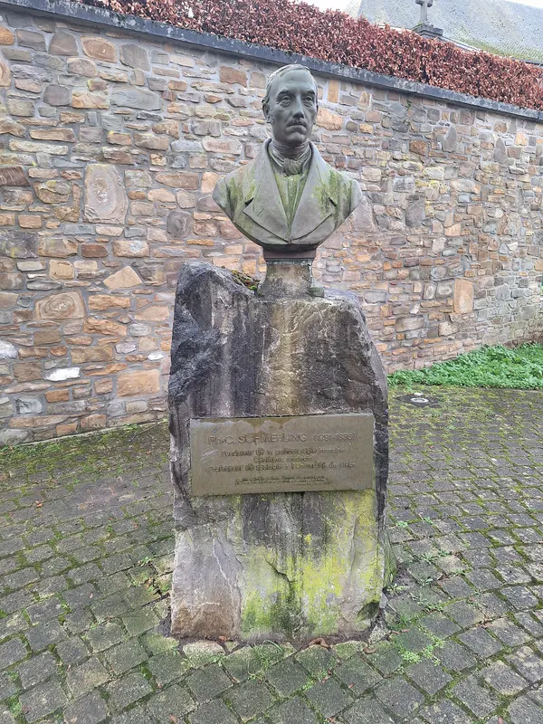 Monument Philippe-Charles Schmerling, buste réalisé par Léon Mignon (1847-1898)