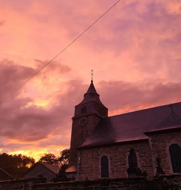 Tour et cimetierre de l'église de Bra-sur-Lienne