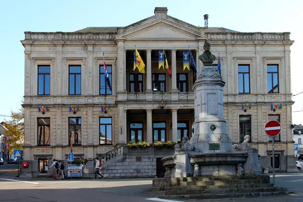 Saint-Hubert (Belgium), Place du Marché - The fountain of Pierre-Joseph Redouté and the city hall.