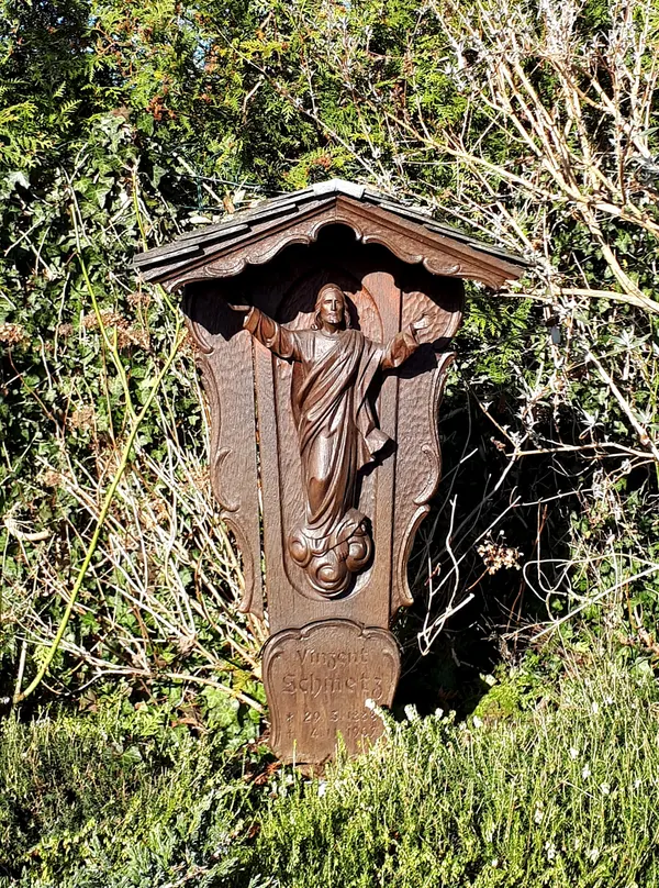 Bildstock Bergstraße 83 in Lontzen. Inschrift: "Vincenz Schmetz, * 29.03.1888 † 4.11.1967"