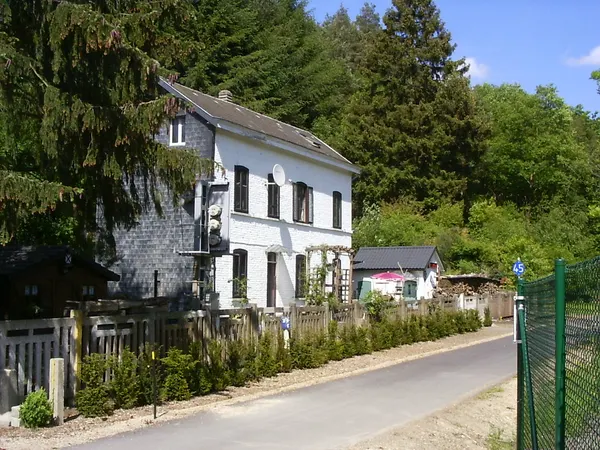 House near the junction of Infrabel lines 45 and 42