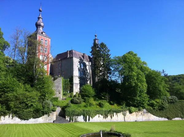 Vierves-sur-Viroin (Belgium), the castle (XV-XIXth centuries).