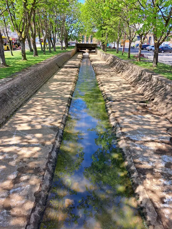 photo de la Batte, rivière, dans la localité de Musson, en Belgique