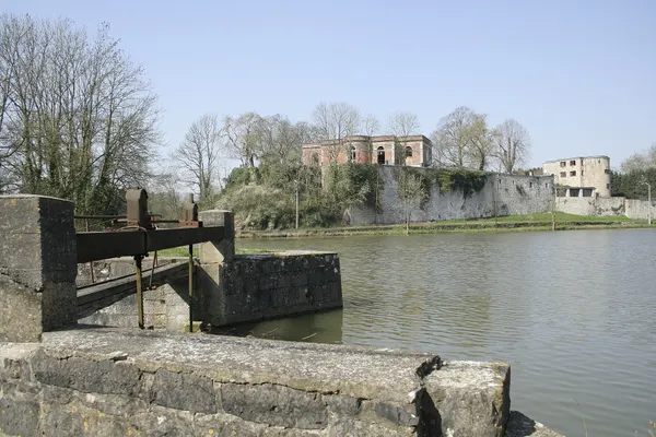 Barbençon (Belgium), the castle ruines viewed from the pond.