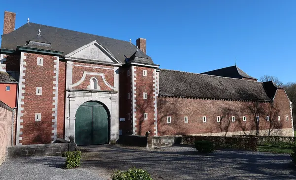 Poort van de voormalige cisterciënzerabdij van La-Paix-Dieu in Jehay, gemeente Amay, provincie Luik, België