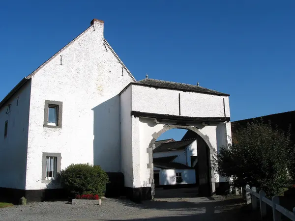 Lens-Saint-Remy (Belgium), typical farm.