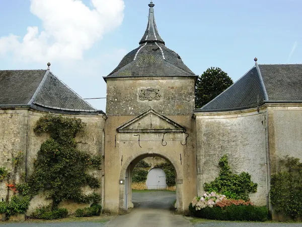Guirsch, dépendances château