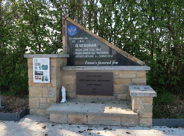 Memorial to the American crew of the B-17 of 92nd Bomb Group struck and crashed in Reppe near Ohey on Dec.