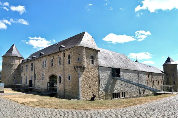 Château-ferme de Courrière à Assesse