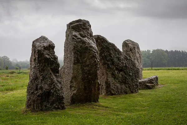 Menhirs @ Dolmen Oppagne, Belgien