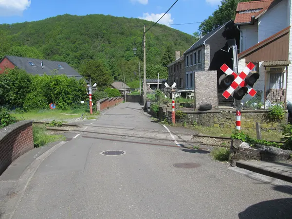 Level crossing in Huy, on the 126 Statte – Ciney railway line in Belgium.