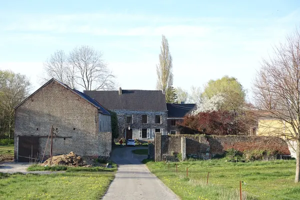 Ferme Villereau à Boêlhe (Geer) Ancienne ferme de l'abbaye de St-Laurent, dite de Villereau, 17e siècle