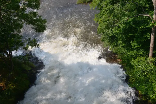 Vue de la cascade de Coo et des alentours.