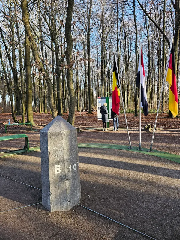 Drielandenpunt, grens tussen België, Nederland en Duitsland (international border between Germany and Belgium)