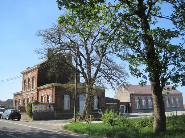 Hanret - l'ancienne maison communale et les anciennes écoles communales