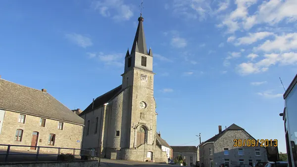 Place et église Saint-Hubert