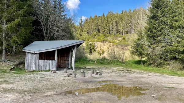 Waldhütte im Holzwarchetal