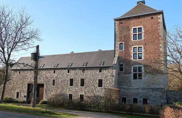 Château-ferme de Fosseroule en Longpré (Wanze), un ensemble clôturé, construit du XVIIe au XIXe siècle
