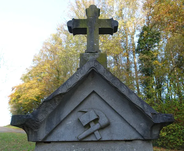 Monument voor de ramp in de ijzermijn in Bâty-Driane (Vezin) in 1883 met 19 doden