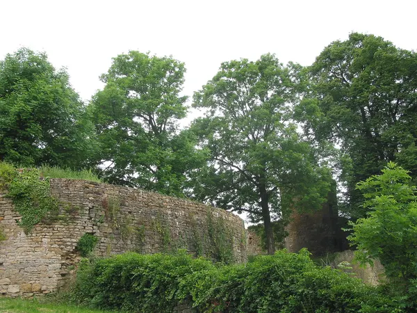 Montquintin, Belgium: "de Hontheim" castle ruins (15th–17th centuries).