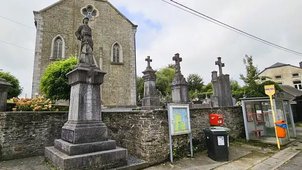Le monument « À nos héros », sis à Biourge dans la commune belge de Bertrix.