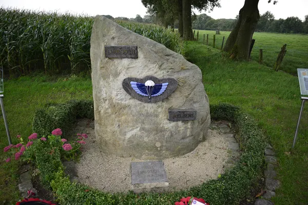 Top of the Lt Limbosch Memorial