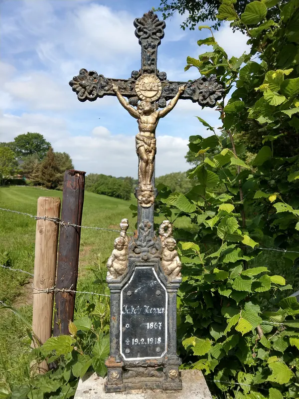 Kreuz Ecke Limburger Weg - Loussack