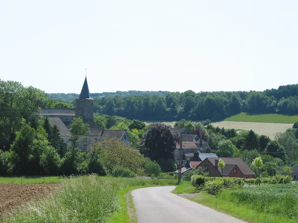 Strud (Belgium), the village seen from the rue de Bonneville.