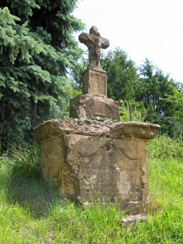 Torgny (Belgium), the cross erected by Jean Reumont (1794).