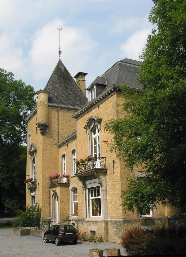 Schaltin (Belgium), the castle (XVI/XIXth centuries).